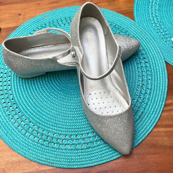 3/$10 - Sparkle Plenty!  Silver Glitter Mary Janes Shoes Sz 10 - Picture 2 of 11